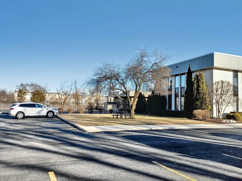 2435 W Glenwood Ave, Joliet, IL à vendre - Photo de l’immeuble – Image 3 sur 12