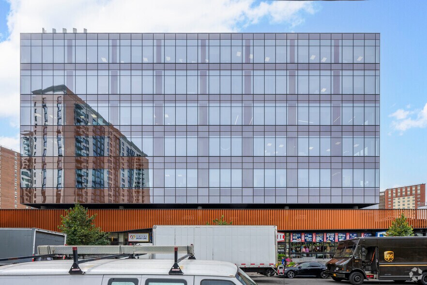 626 Sheepshead Bay Rd, Brooklyn, NY à louer - Photo de l’immeuble – Image 2 sur 5