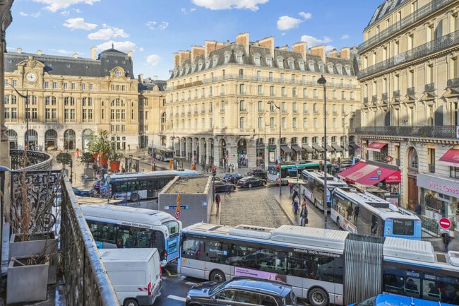 Plus de détails pour 61 Rue De L'Arcade, Paris - Bureau à louer