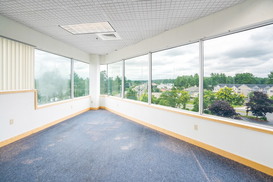 547 Amherst St, Nashua, NH à louer - Photo de l’immeuble – Image 2 sur 3