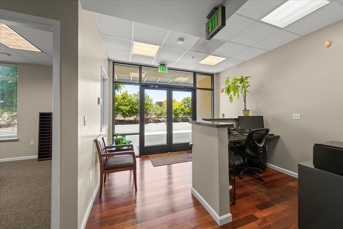 125 Hangar Way, Watsonville, CA 95076 - Lot 110 - - Hall d’entrée - Image 1 of 18