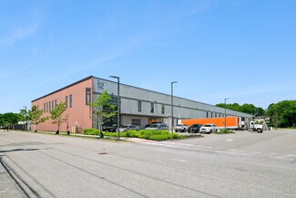 Plus de détails pour 52 Industrial Dr, Hyde Park, MA - Industriel/Logistique à louer