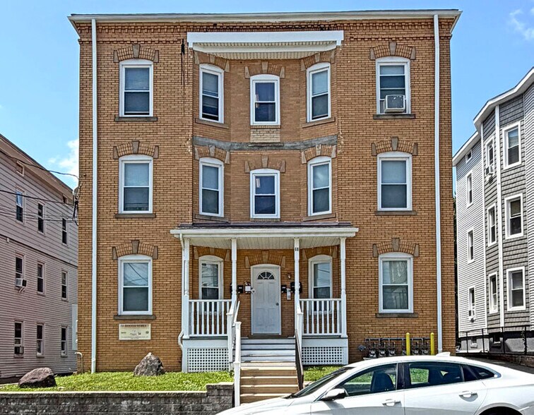 68 Booth St, New Britain, CT à vendre - Photo de l’immeuble – Image 2 sur 10