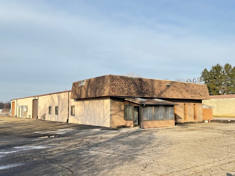 535 E Turkeyfoot Lake Rd, Akron, OH à vendre - Photo de l’immeuble – Image 1 sur 6