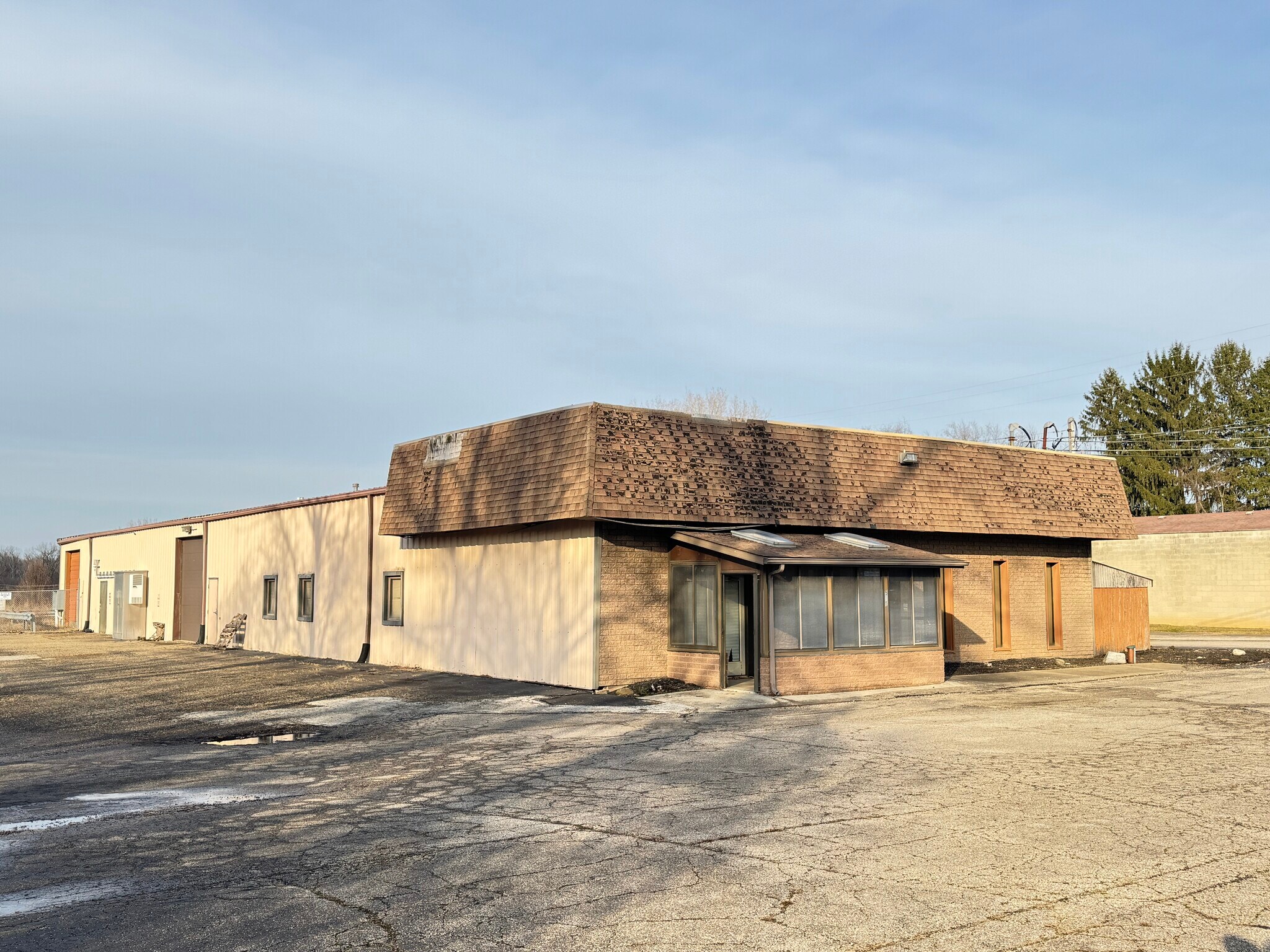 535 E Turkeyfoot Lake Rd, Akron, OH à vendre Photo de l’immeuble– Image 1 sur 7