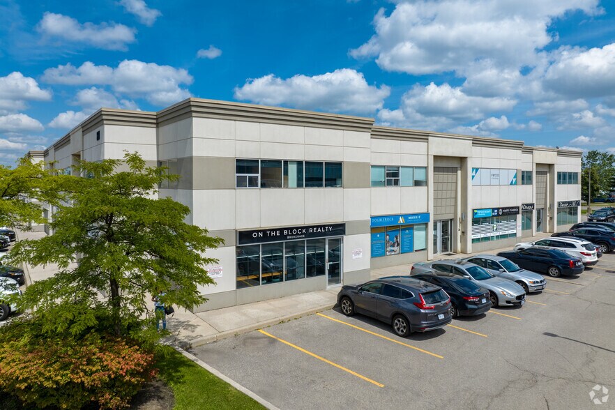 8611 Weston Rd, Vaughan, ON à louer - Photo de l’immeuble – Image 2 sur 4