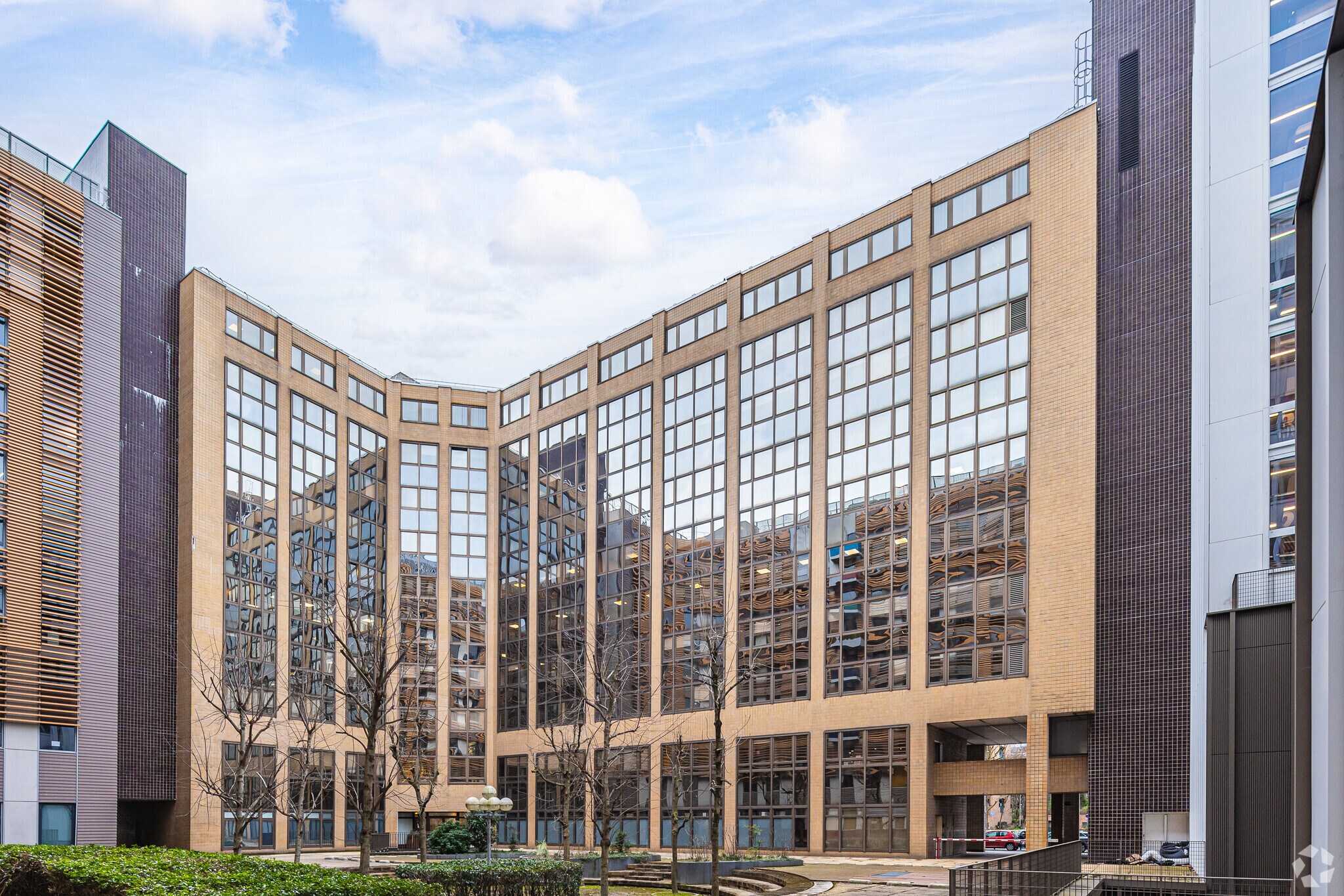 41 Rue Des Trois Fontanot, Nanterre à louer Photo principale– Image 1 sur 11