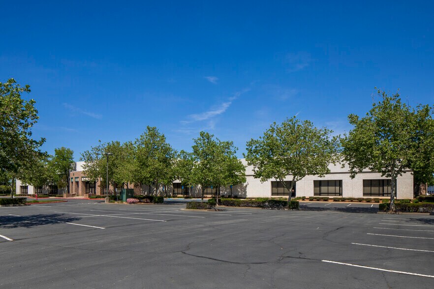 10470 Old Placerville Rd, Sacramento, CA à louer - Photo de l’immeuble – Image 2 sur 8