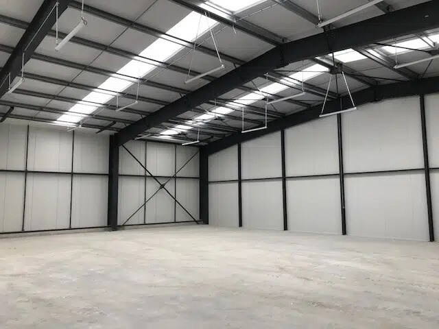 Industriel/Logistique dans Baden à louer Photo intérieure– Image 1 sur 2