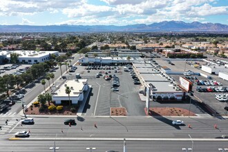2101 S Decatur Blvd, Las Vegas, NV à louer Photo de l’immeuble– Image 2 sur 10