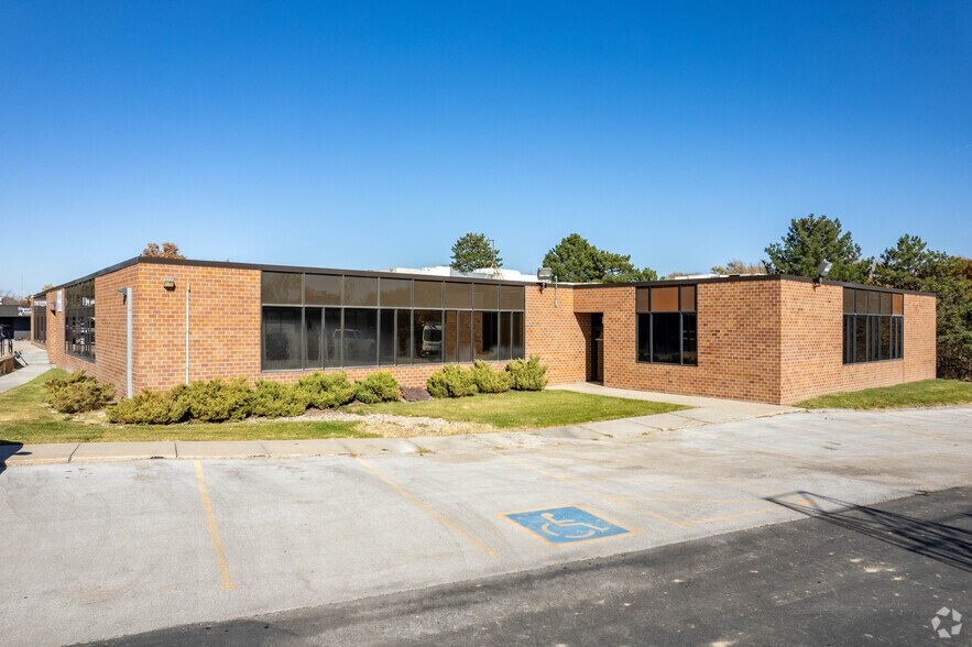 2435 S 130th Cir, Omaha, NE à louer - Photo de l’immeuble – Image 3 sur 7