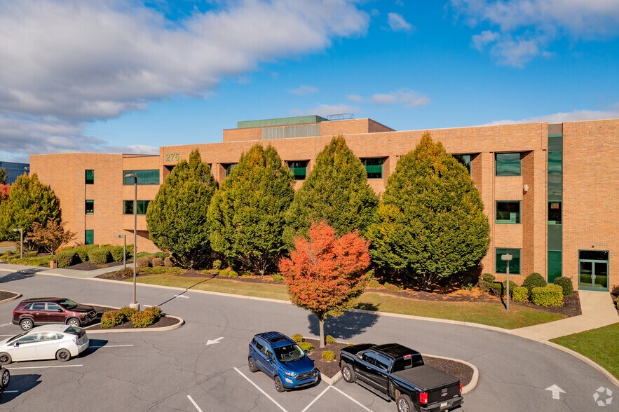 275 Grandview Ave, Camp Hill, PA à louer - Photo de l’immeuble – Image 2 sur 5