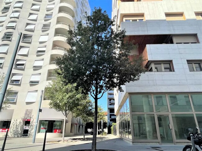 Plus de détails pour Local commercial à louer