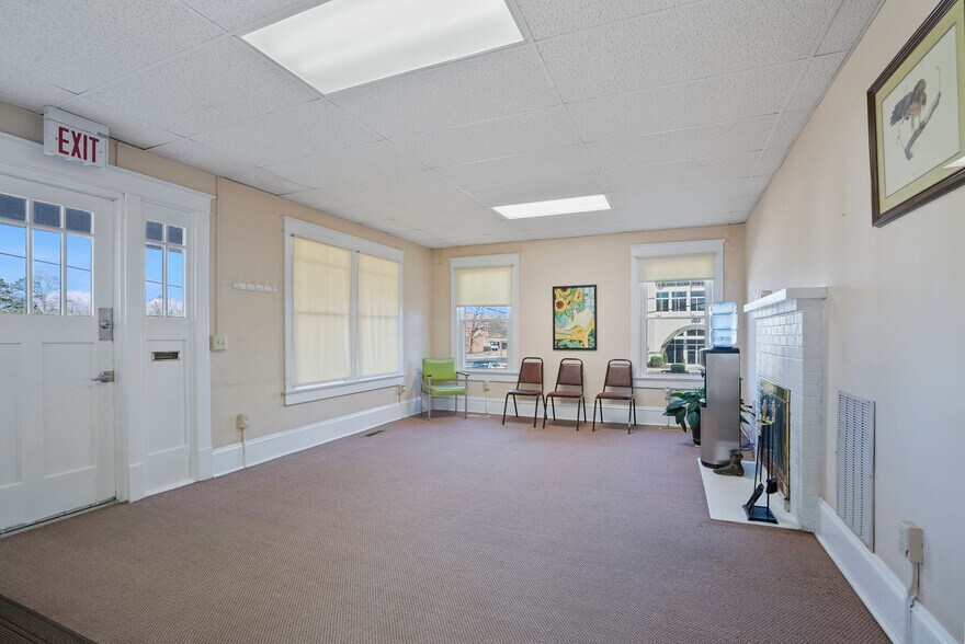 611 Carthage St, Sanford, NC à louer - Photo intérieure – Image 2 sur 44