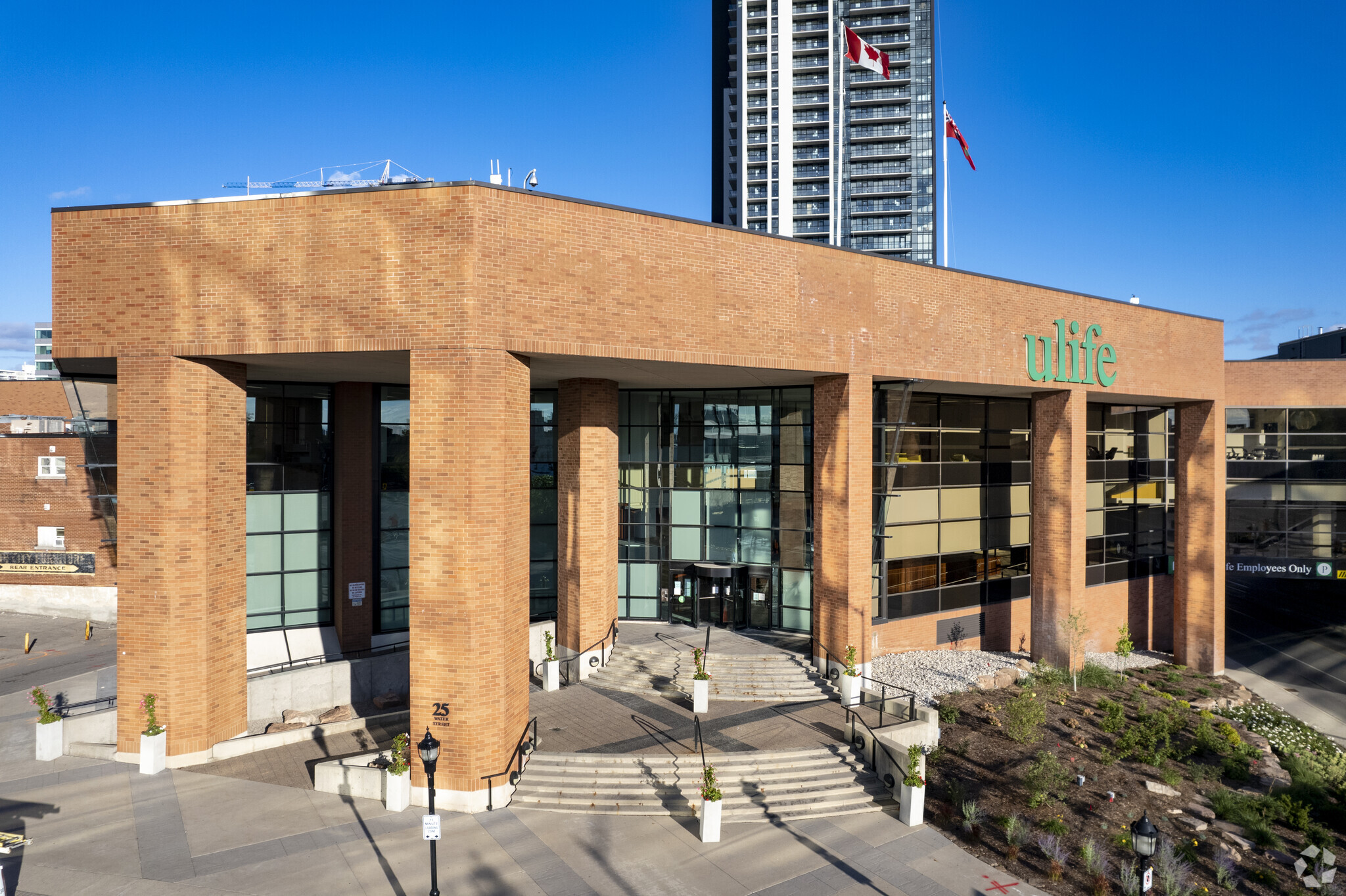 25 Water St S, Kitchener, ON à louer Photo principale– Image 1 sur 13