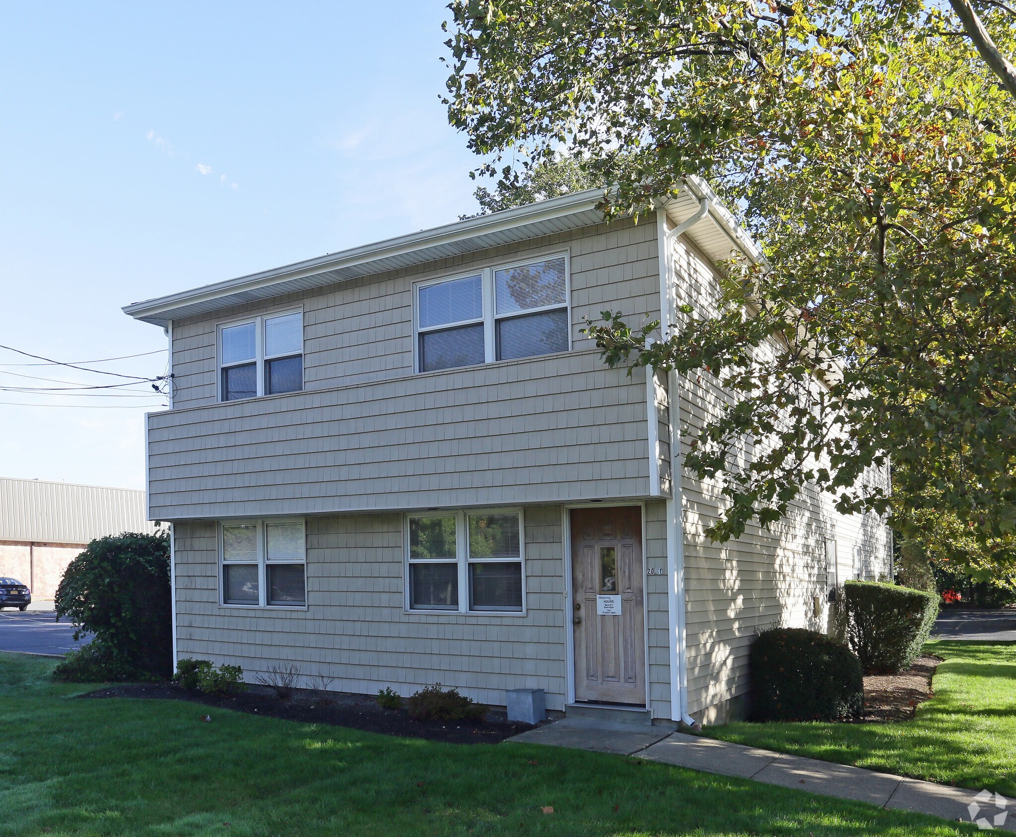 2061 Deer Park Ave, Deer Park, NY à louer Photo de l’immeuble– Image 1 sur 9