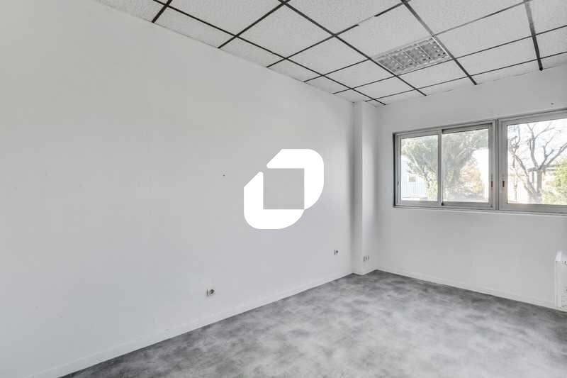 Bureau dans Mennecy à louer - Photo de l’immeuble – Image 2 sur 8