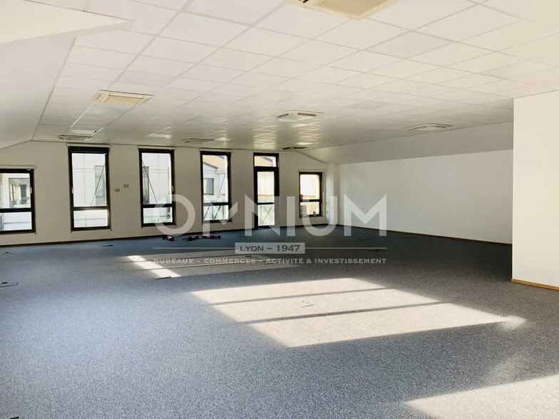 Bureau dans Lyon à louer - Photo de l’immeuble – Image 3 sur 6