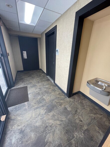 102 Headson Dr, Syracuse, NY à vendre - Photo intérieure – Image 2 sur 5