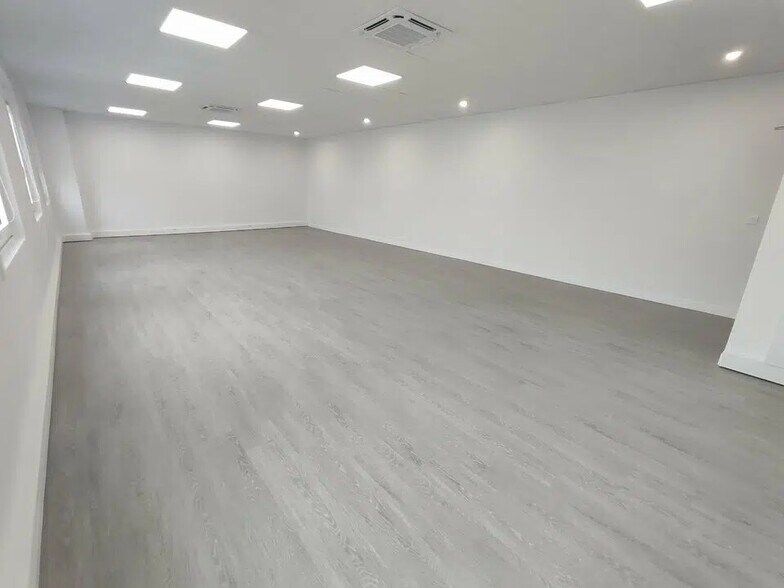 Bureau dans Saint-Quentin-Fallavier à vendre - Photo intérieure – Image 2 sur 7