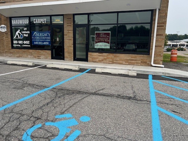 827-829 Route 82, East Fishkill, NY à louer Photo de l’immeuble– Image 1 sur 1