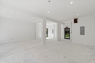 216 NW 11th St, Miami, FL à louer Photo intérieure– Image 2 sur 5