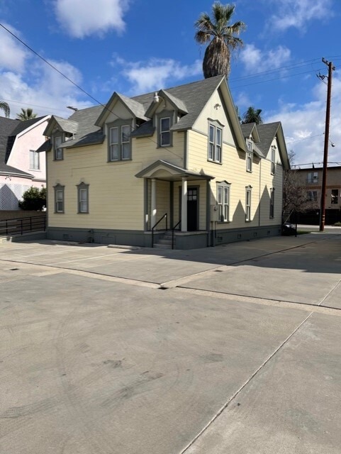 714 N Spurgeon St, Santa Ana, CA à louer Photo principale– Image 1 sur 20