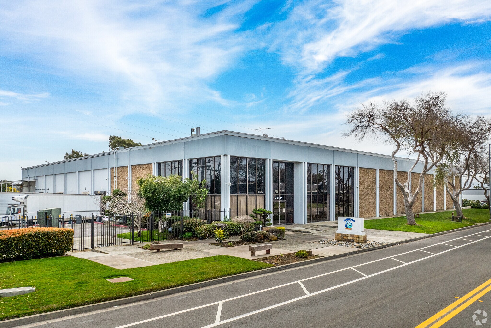 3524 Investment Blvd, Hayward, CA à louer Photo principale– Image 1 sur 17