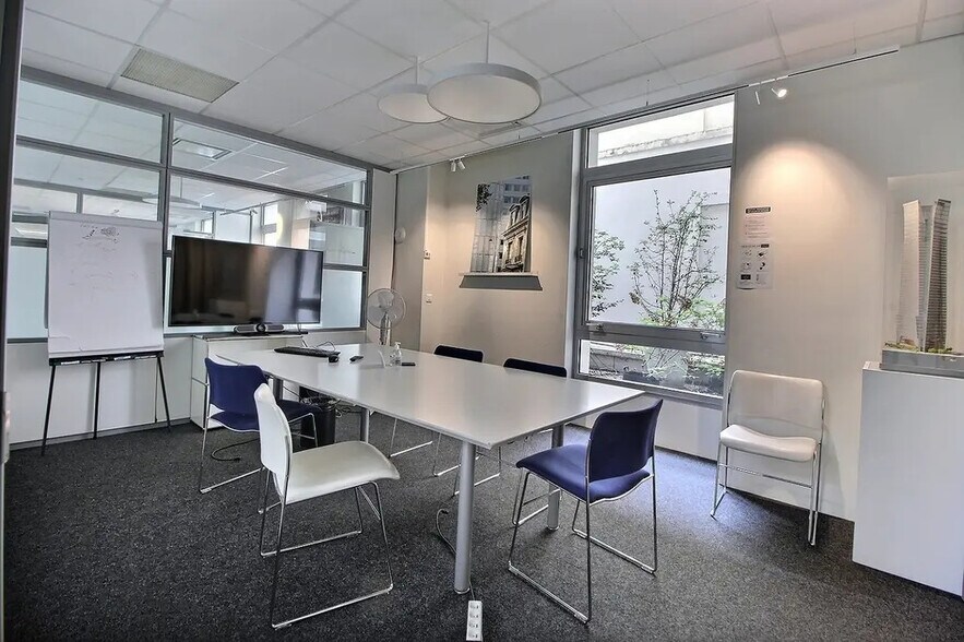 8 Rue Du Sentier, Paris à louer - Photo de l’immeuble – Image 3 sur 4