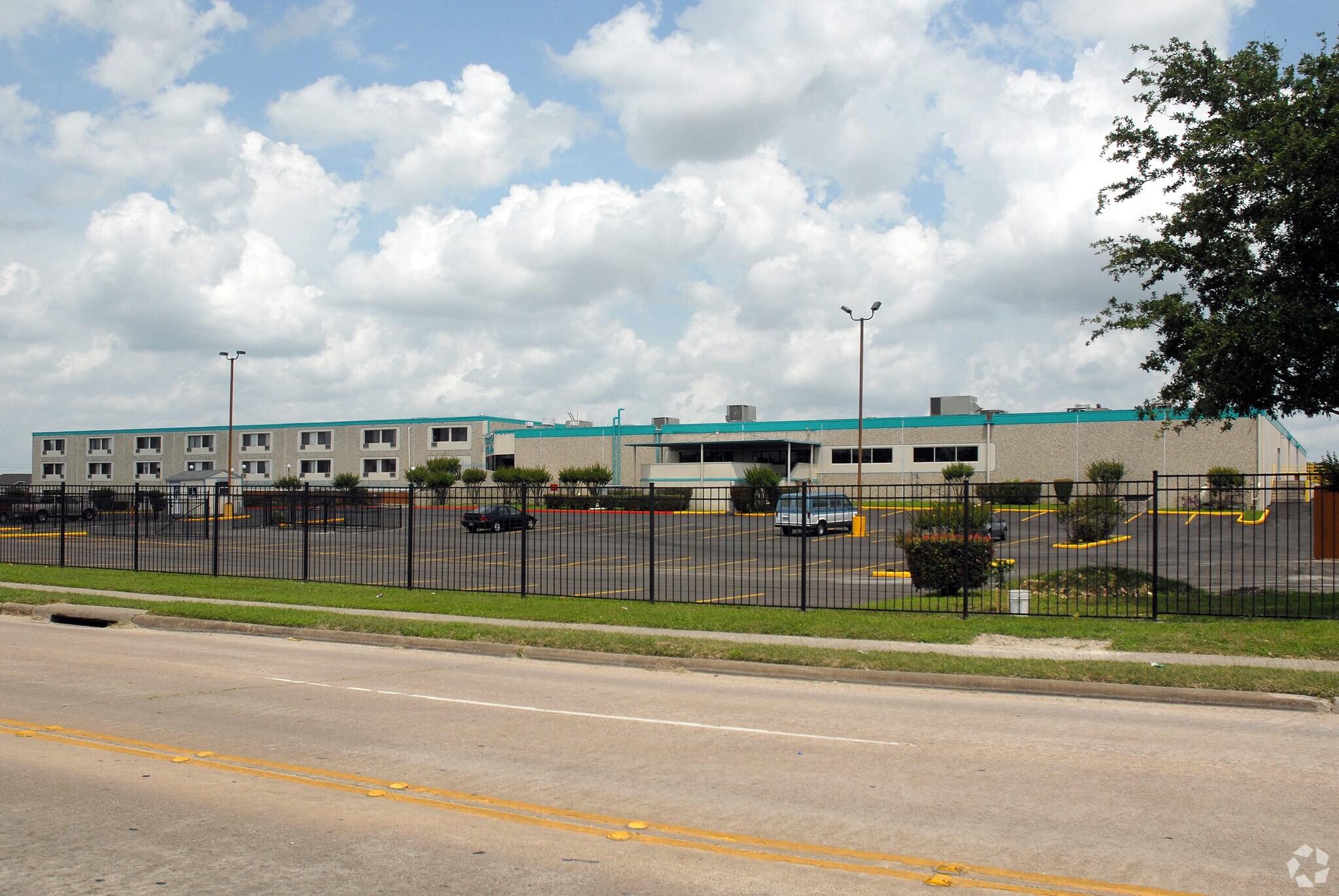 9009 Boone Rd, Houston, TX à louer Photo de l’immeuble– Image 1 sur 32