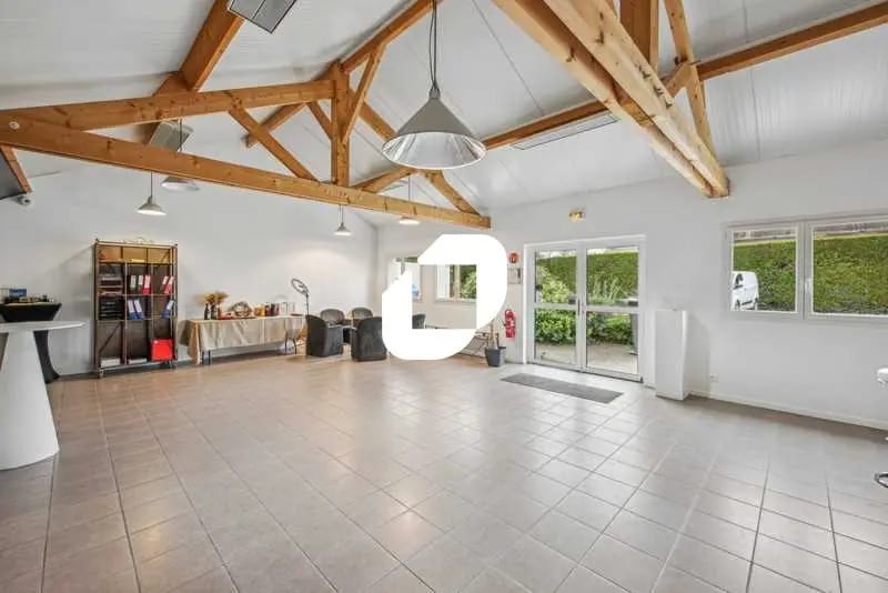 Local d'activités dans Clairefontaine-en-Yvelines à vendre - Photo de l’immeuble – Image 3 sur 13