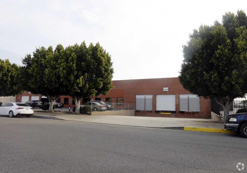 9600 Lurline Ave, Chatsworth, CA à vendre - Photo de l’immeuble – Image 3 sur 10
