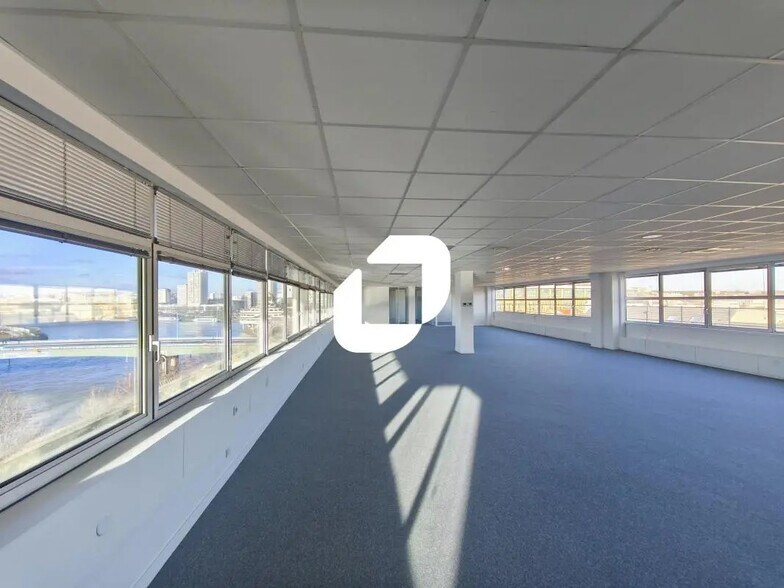 Bureau dans Alfortville à louer - Photo de l’immeuble – Image 1 sur 6