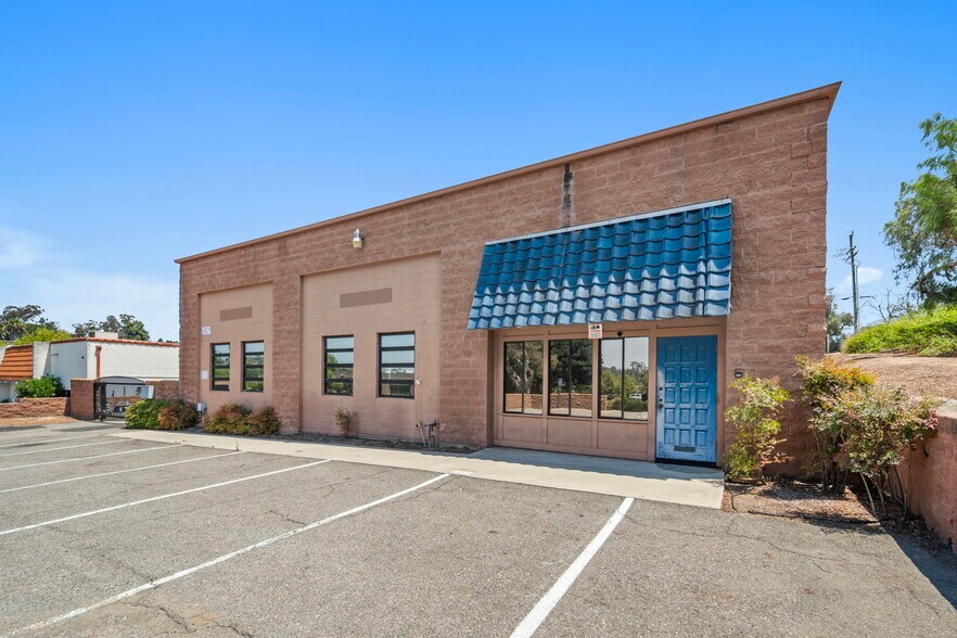 501 Industrial Way, Fallbrook, CA à vendre - Photo de l’immeuble – Image 2 sur 23