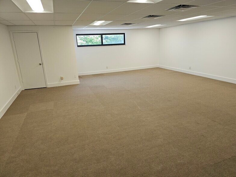 1399 N Killian Dr, Lake Park, FL à louer - Photo de l’immeuble – Image 3 sur 4