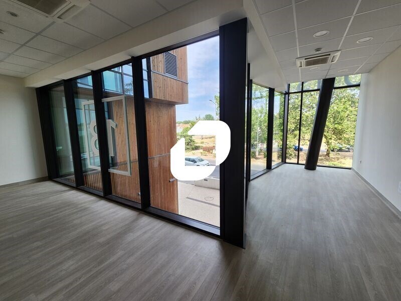 Bureau dans Le Port Marly à vendre Photo de l’immeuble– Image 1 sur 12