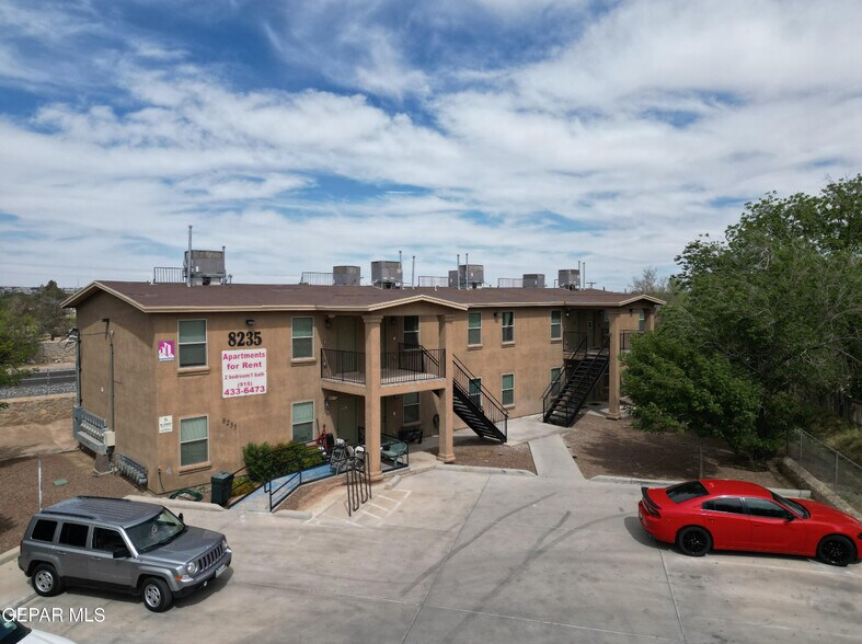 8235 Carpenter Dr, El Paso, TX à vendre - Photo de l’immeuble – Image 2 sur 3