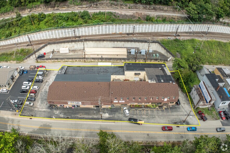 2544-2546 Library Rd, Pittsburgh, PA à louer - Photo de l’immeuble – Image 3 sur 9