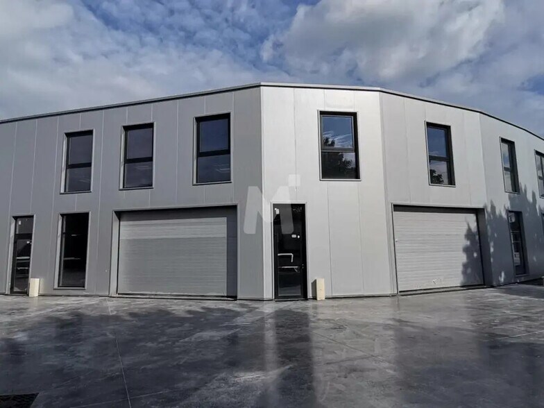 Bureau dans Grigny à louer - Photo de l’immeuble – Image 2 sur 7