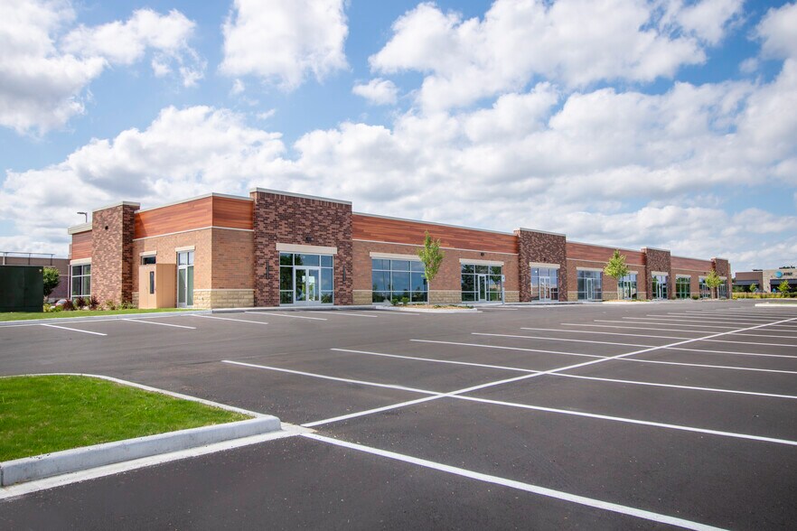 350 Discovery Dr, Brookfield, WI à louer - Photo de l’immeuble – Image 1 sur 9