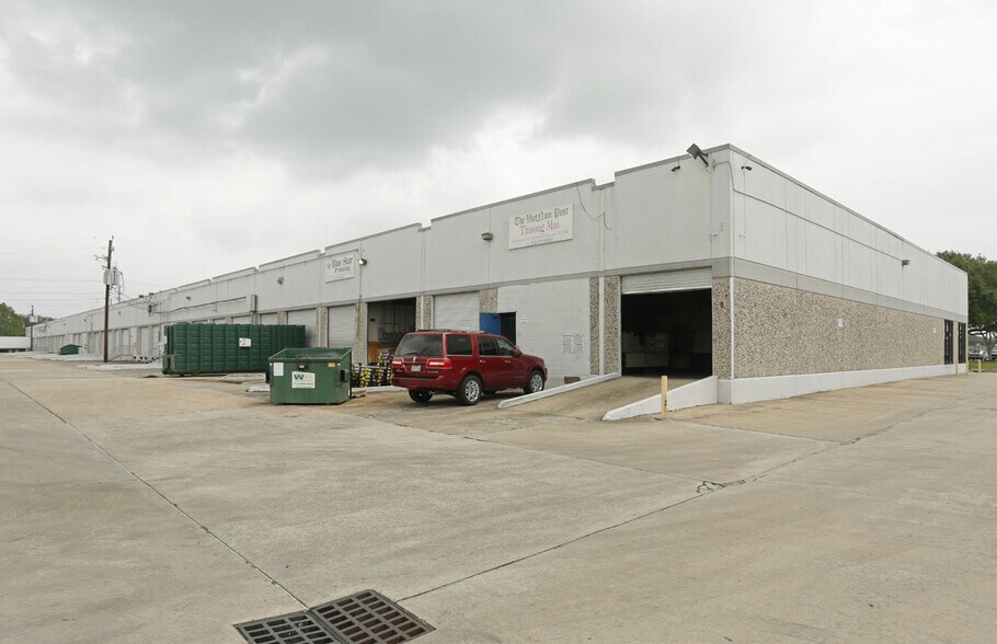 10515 Harwin Dr, Houston, TX à louer - Photo de l’immeuble – Image 2 sur 2