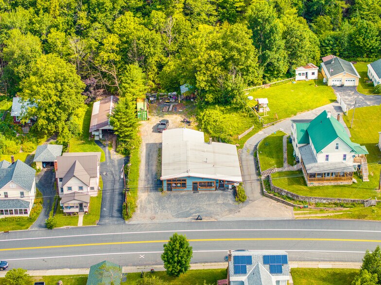 8572 Newcomb rd, Long Lake, NY à vendre - Photo de l’immeuble – Image 2 sur 16