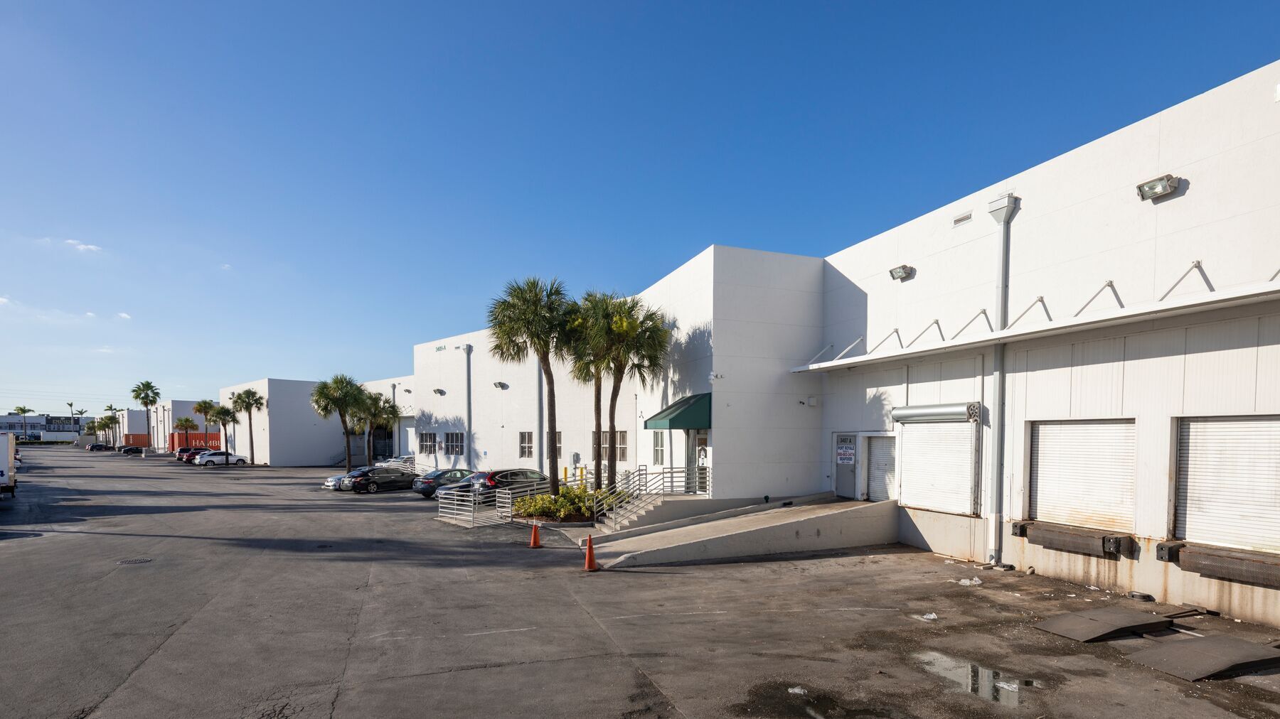 3407 NW 72nd Ave, Miami, FL à louer Photo principale– Image 1 sur 2