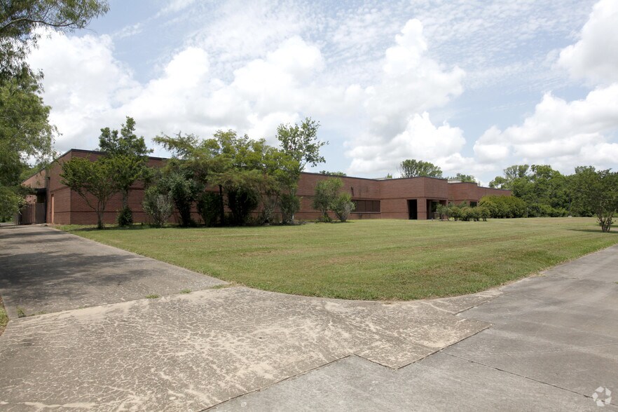 4023 Technology Dr, Angleton, TX à louer - Photo principale – Image 1 sur 5