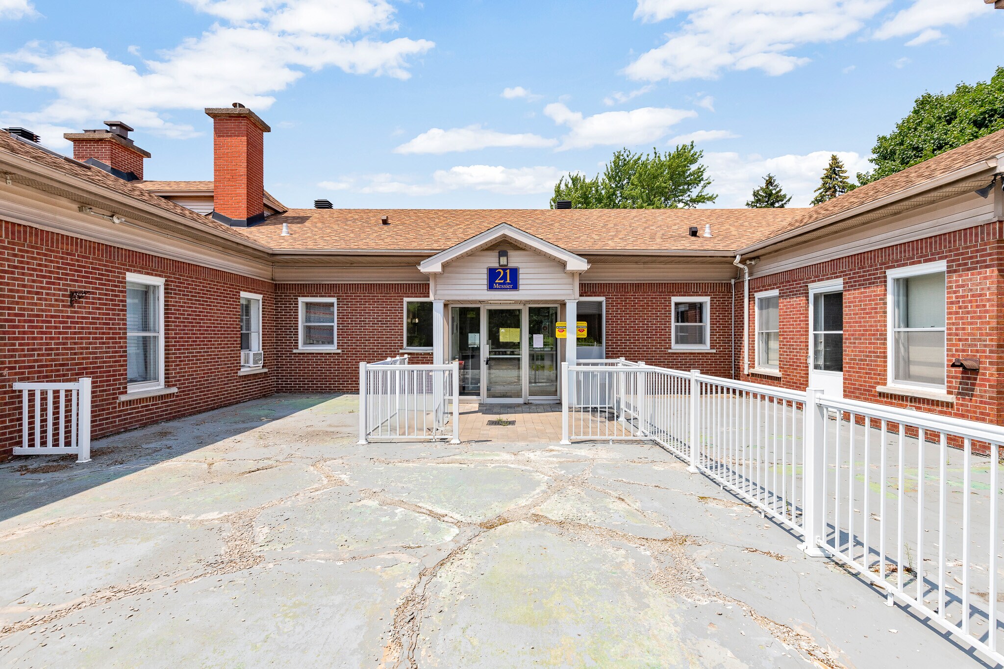 21 Rue Messier, Mont-saint-hilaire, QC à vendre Photo de l’immeuble– Image 1 sur 79