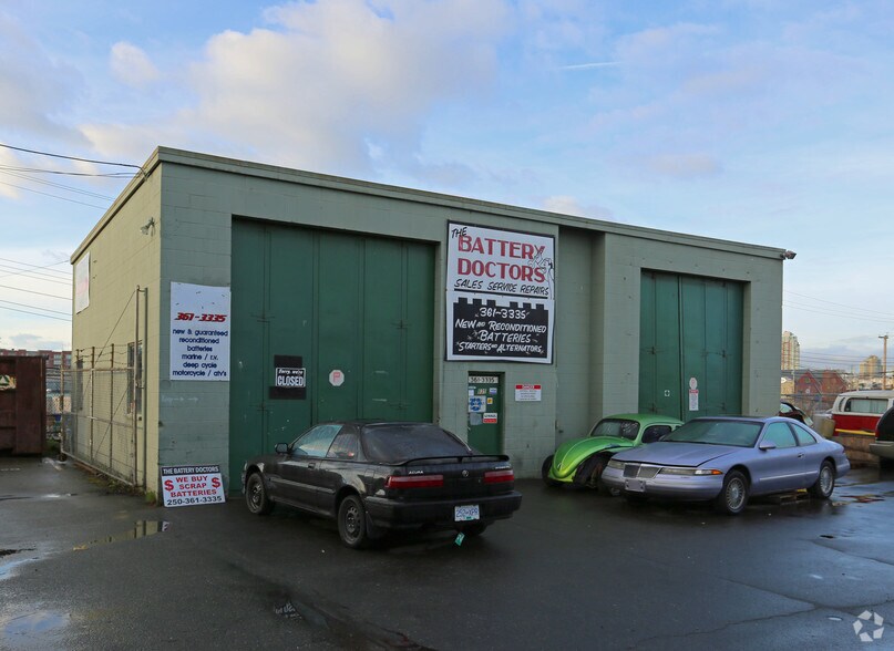 635 Queens Ave, Victoria, BC à louer - Photo principale – Image 1 sur 4