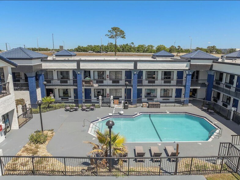 8750 E Colonial Dr, Orlando, FL à vendre - Photo de l’immeuble – Image 3 sur 14