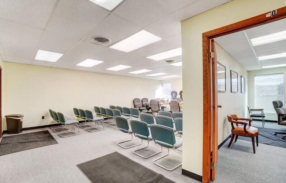 5125 N Dixie Dr, Dayton, OH à louer - Photo de l’immeuble – Image 3 sur 15