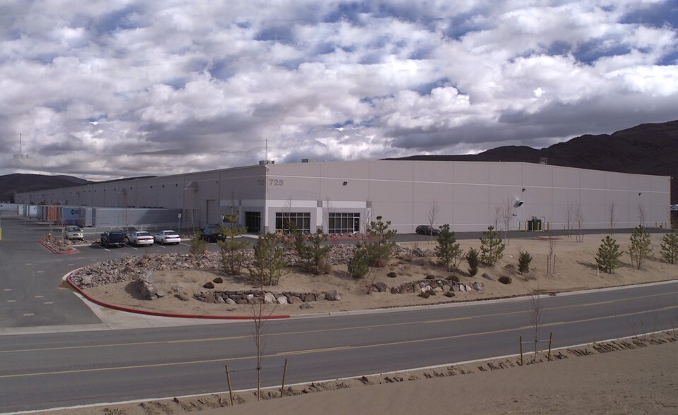 775 Waltham Way, Sparks, NV à louer - Photo de l’immeuble – Image 3 sur 15