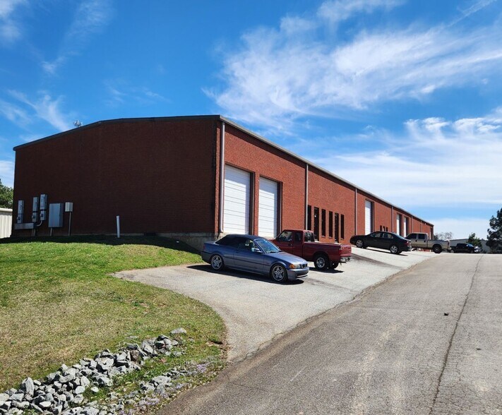 51-53 Pearl Industrial Ave, Hoschton, GA à louer - Photo de l’immeuble – Image 1 sur 2